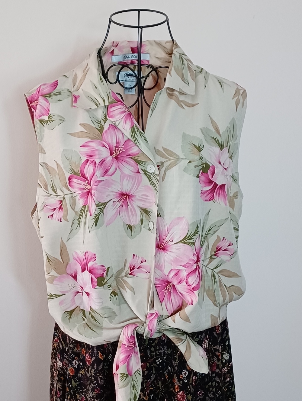 Vintage 90s Bill Blass 100% Silk Tropical Floral Tie- Front Blouse - Size XL
